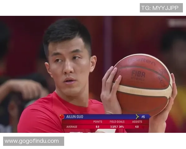 足球明星徐弘亲笔签名珍藏品揭幕引发球迷热议与追捧